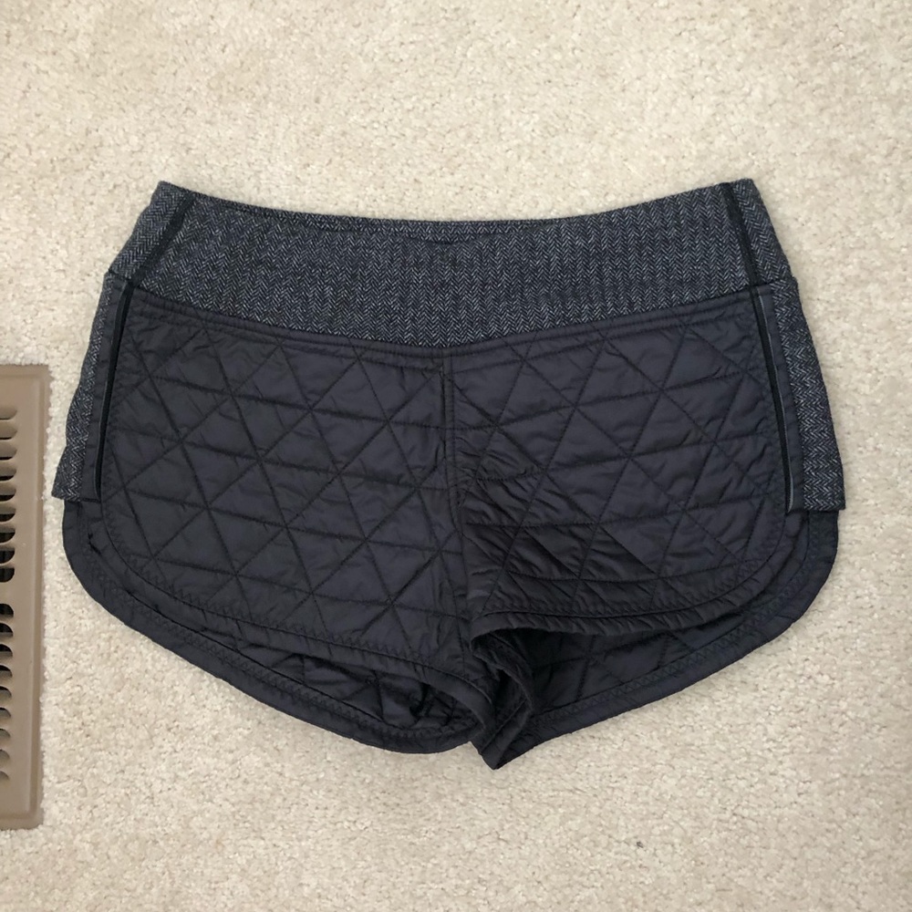 LIKE NEW!🍋 lululemon down run short